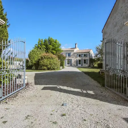 Magnifique Charentaise Avec Piscine & Beau Jardin - Moderne & Confort - Wifi Gratuit *