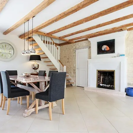 Magnifique Charentaise Avec Piscine & Beau Jardin - Moderne & Confort - Wifi Gratuit * Saint-Georges-du-Bois (Charente-Maritime)