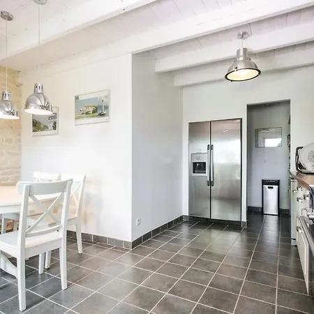 Magnifique Charentaise Avec Piscine&beau Jardin - Moderne&confort - Wifi Gratuit * Saint-Georges-du-Bois (Charente-Maritime)