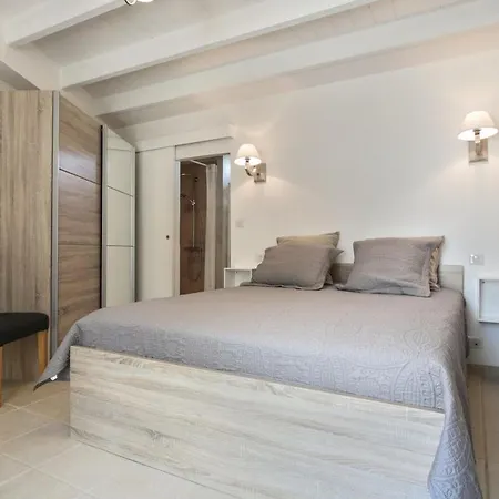 Magnifique Charentaise Avec Piscine & Beau Jardin - Moderne & Confort - Wifi Gratuit * Saint-Georges-du-Bois (Charente-Maritime)
