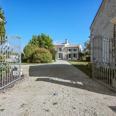 Magnifique Charentaise Avec Piscine & Beau Jardin - Moderne & Confort - Wifi Gratuit Вилла Saint-Georges-du-Bois (Charente-Maritime)